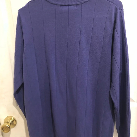 Women’s roam and sweater - Picture 2 of 3